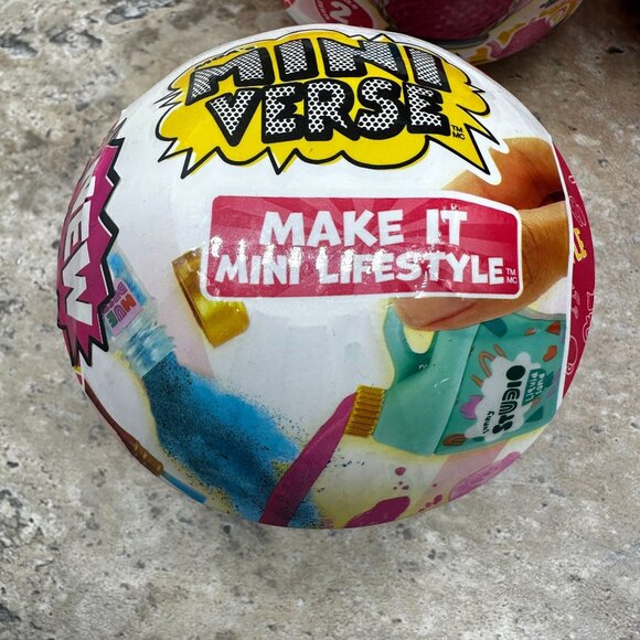 Lot of 24 MGA'S Miniverse Make It Mini Lifestyle Series 2 Mystery Balls New - Picture 2 of 11